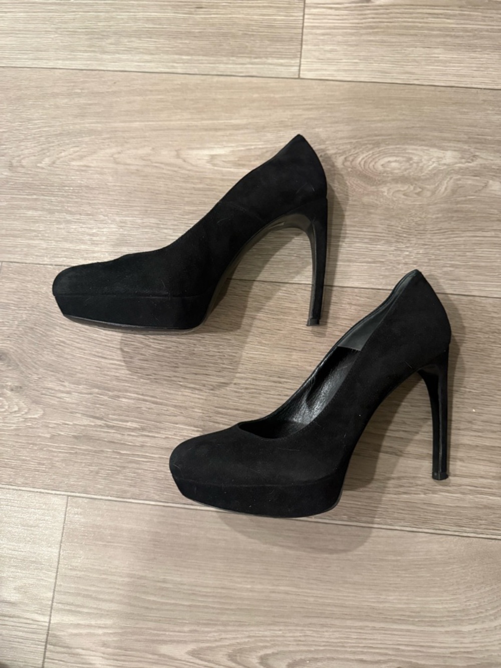 Alexander McQueen Black Suede Pointed Toe Heels - Picture 4 of 5